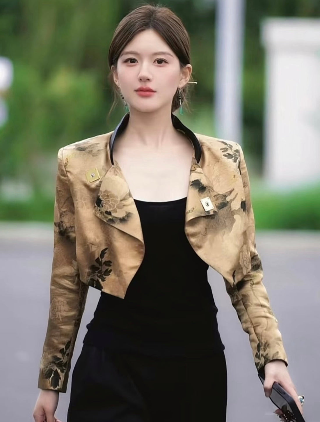 Is YanYiFang Real? Unveiling the "Love's Ambition" Wardrobe & The Authentic Mud Silk Behind Xu Yan