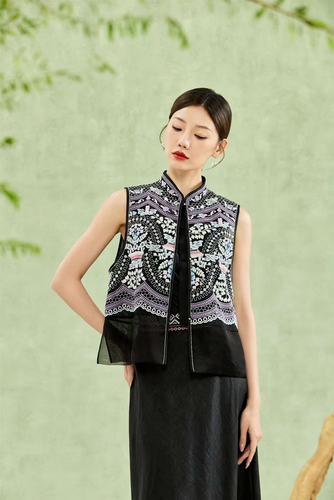 绣 · BROCADE