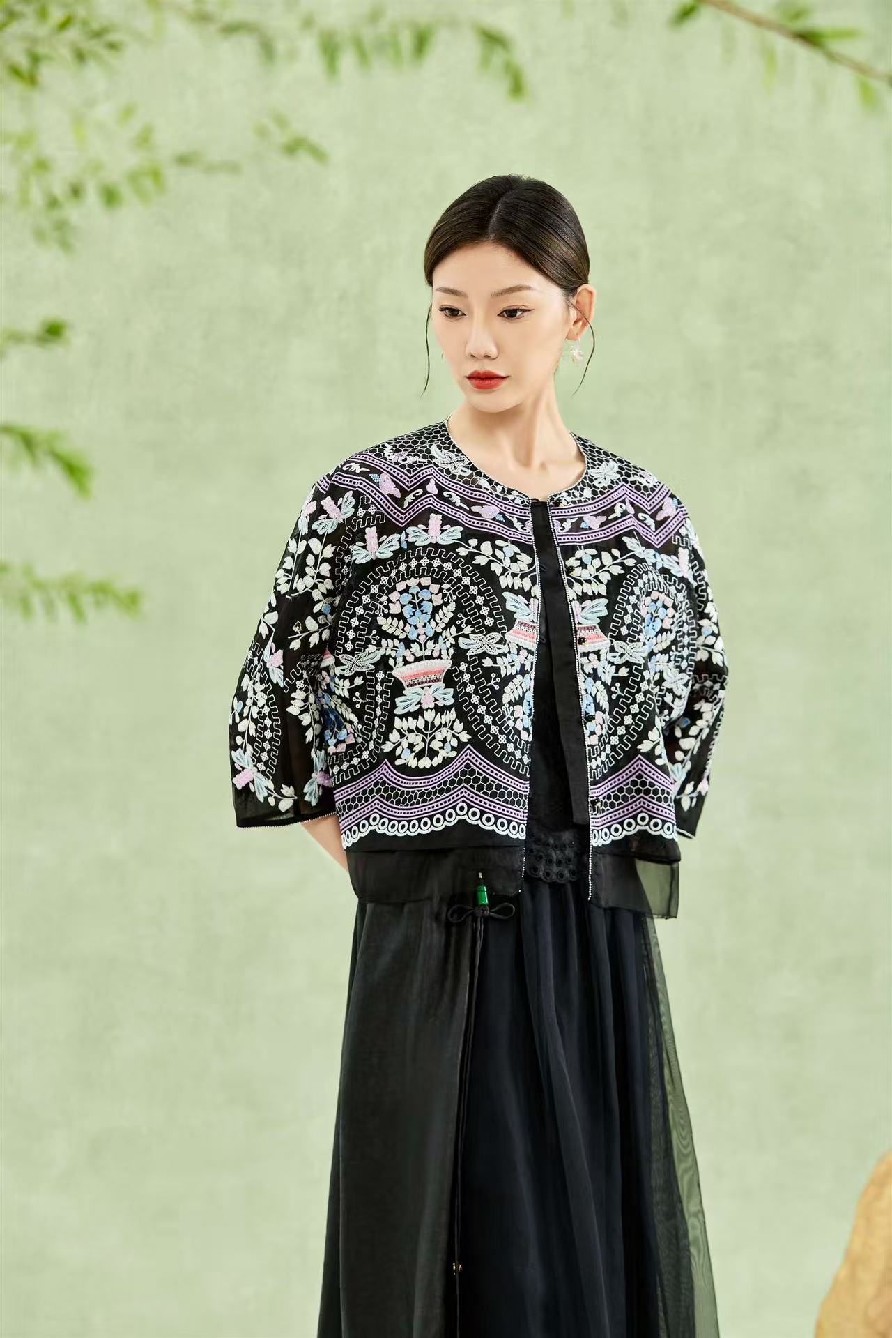 绣 · BROCADE